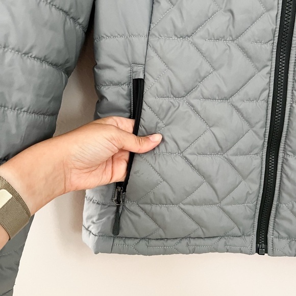 THE NORTH FACE Women's Thermoball™ Trekker Jacket Gray Sz M - Picture 5 of 9